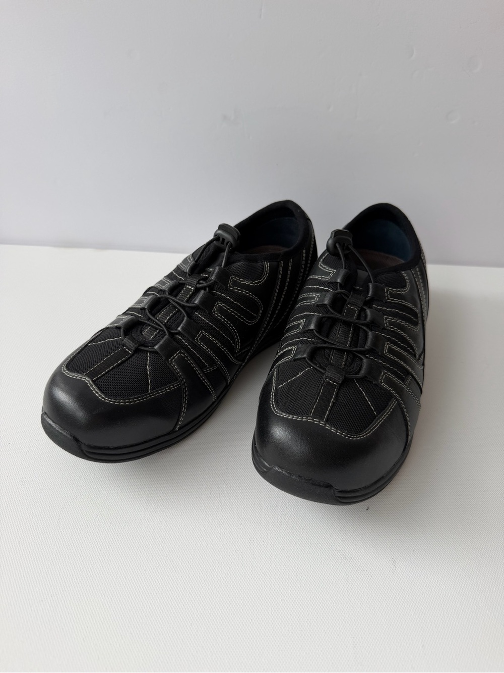 Drew Women’s 7W Wide Black Leather Mesh Comfort Walking Shoes Bungee NWOT